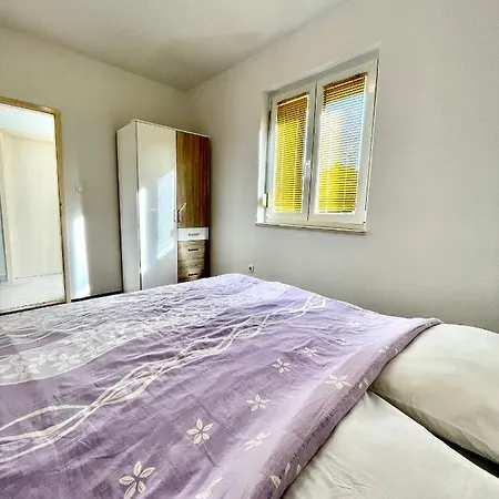 Lovre Apartman Zára